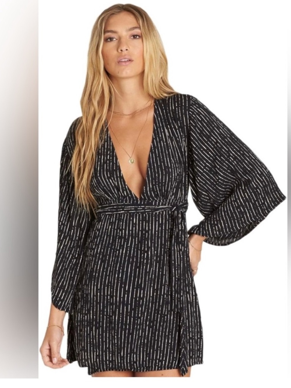 🔥 Billabong | “Relax On High” Wrap-Front Mini Dress